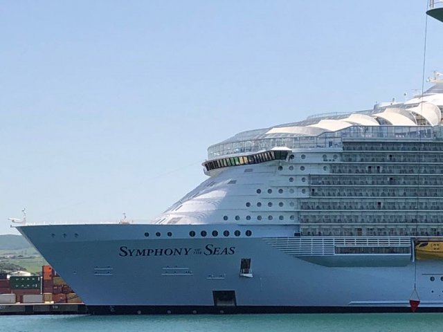 sapphire princess_symphony of the seas_norwegian epic_asuka_seabourn quest_mein schiff 5_25042018 9